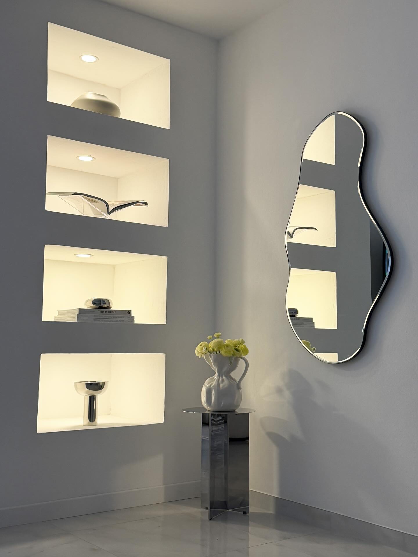 Curvature Wall Mirror - Brass Frame - Large