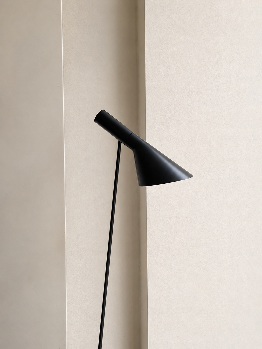 Karson Floor Lamp - Black