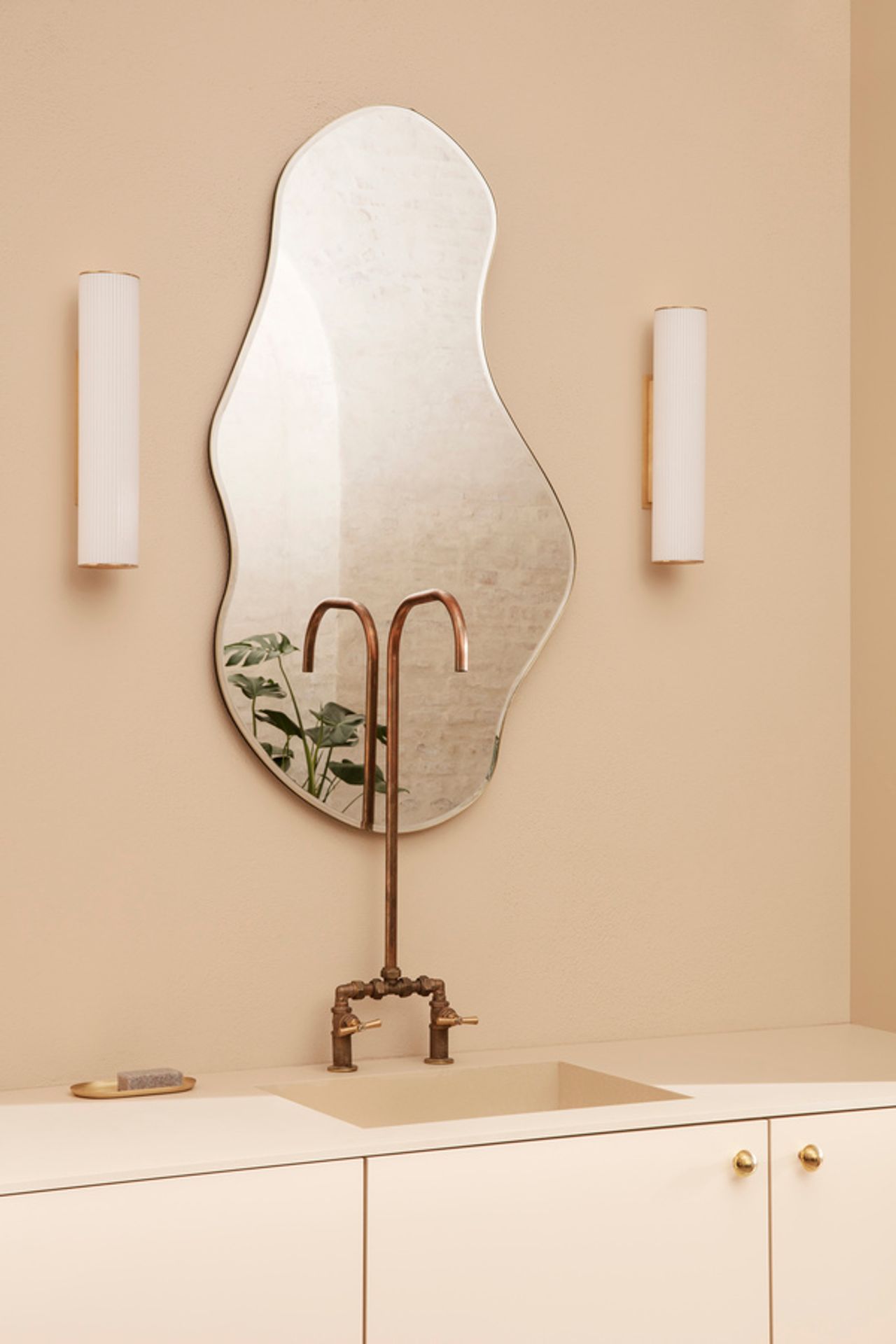 Curvature Wall Mirror - Brass Frame - Large